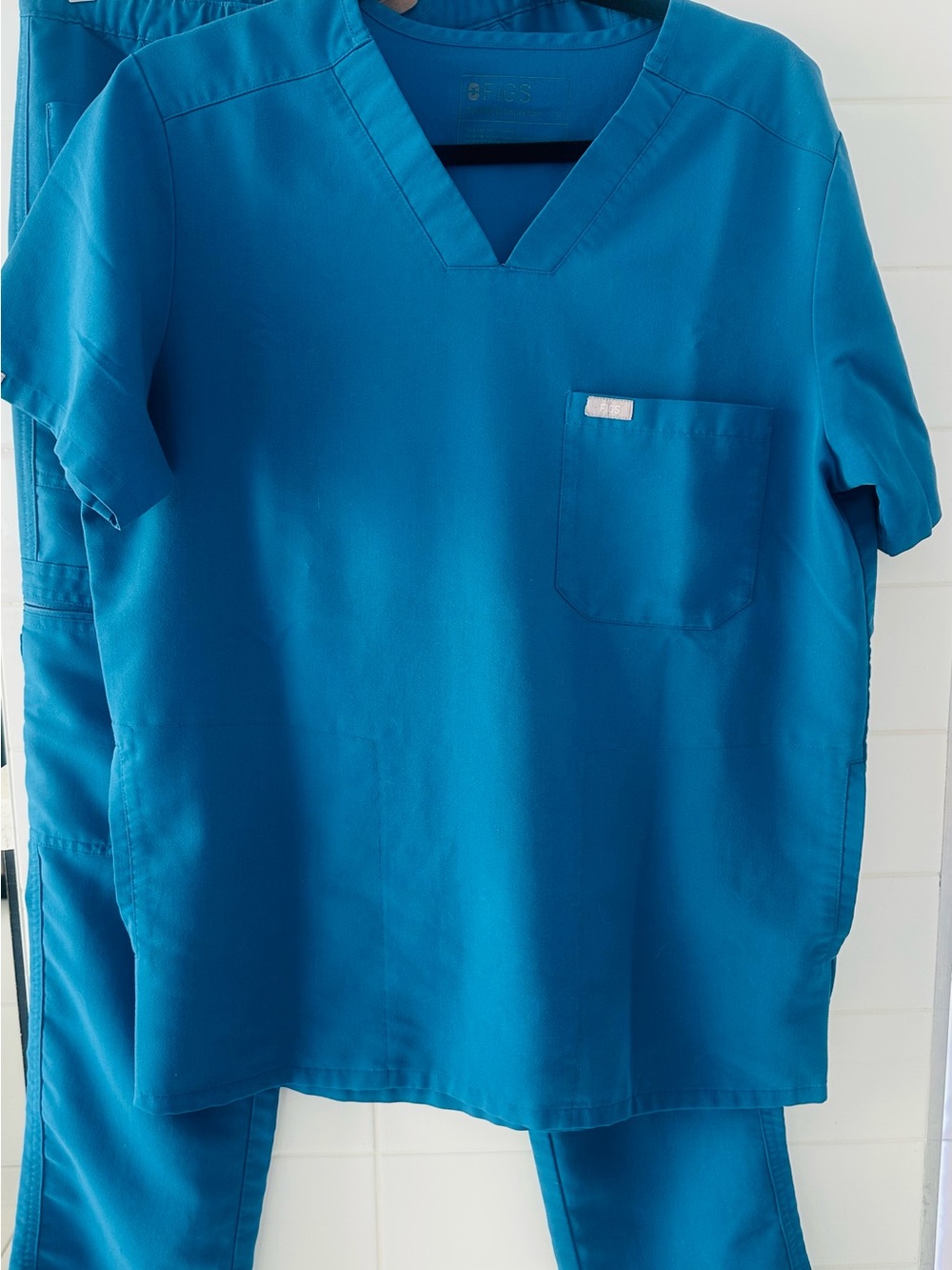 FIGS Men’s Alpine Blue Scrub Set- Top S/ Bottom XS - Picture 2 of 12